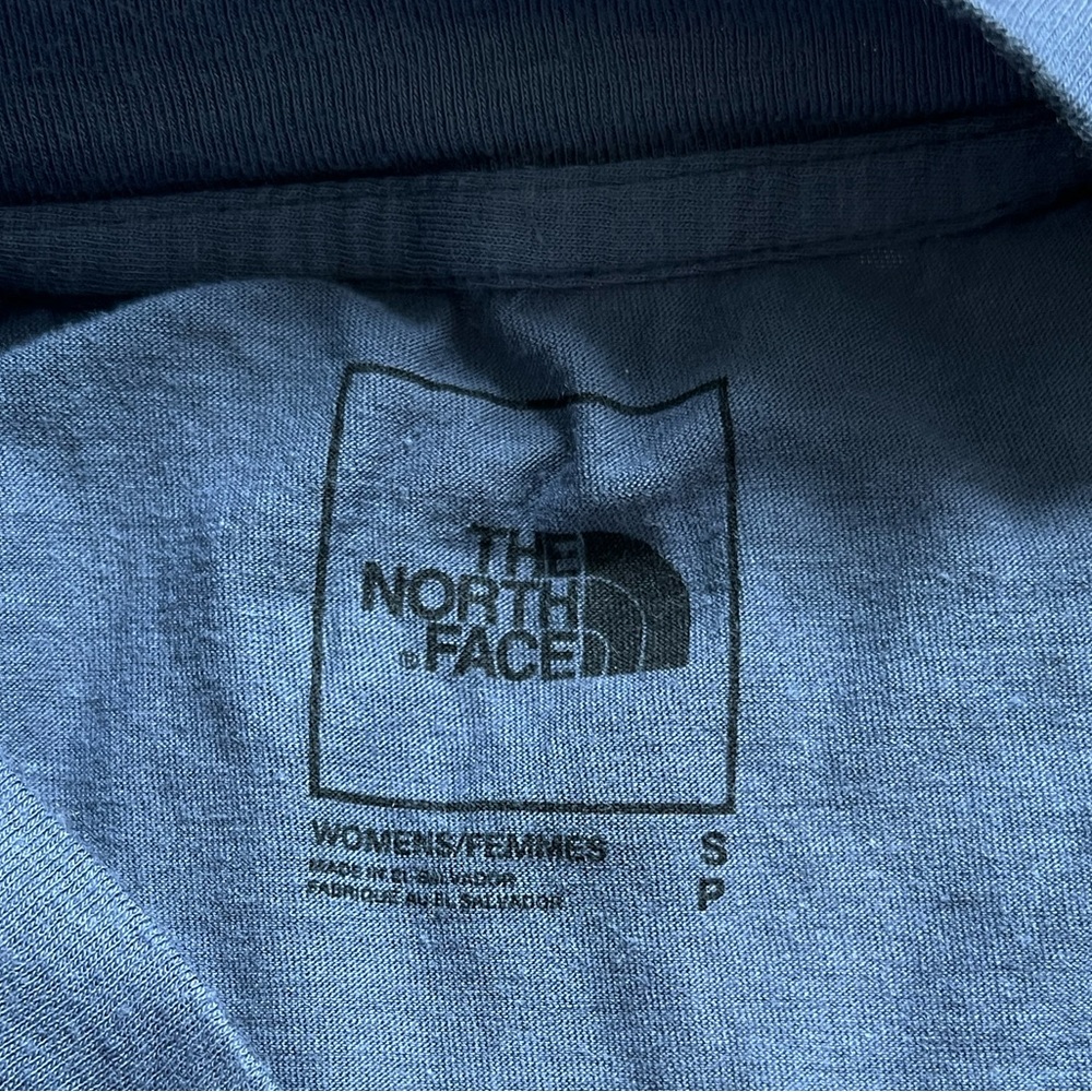 The North Face Blue Crop Shirt Sleeve T-Shirt Size Small - Picture 4 of 6